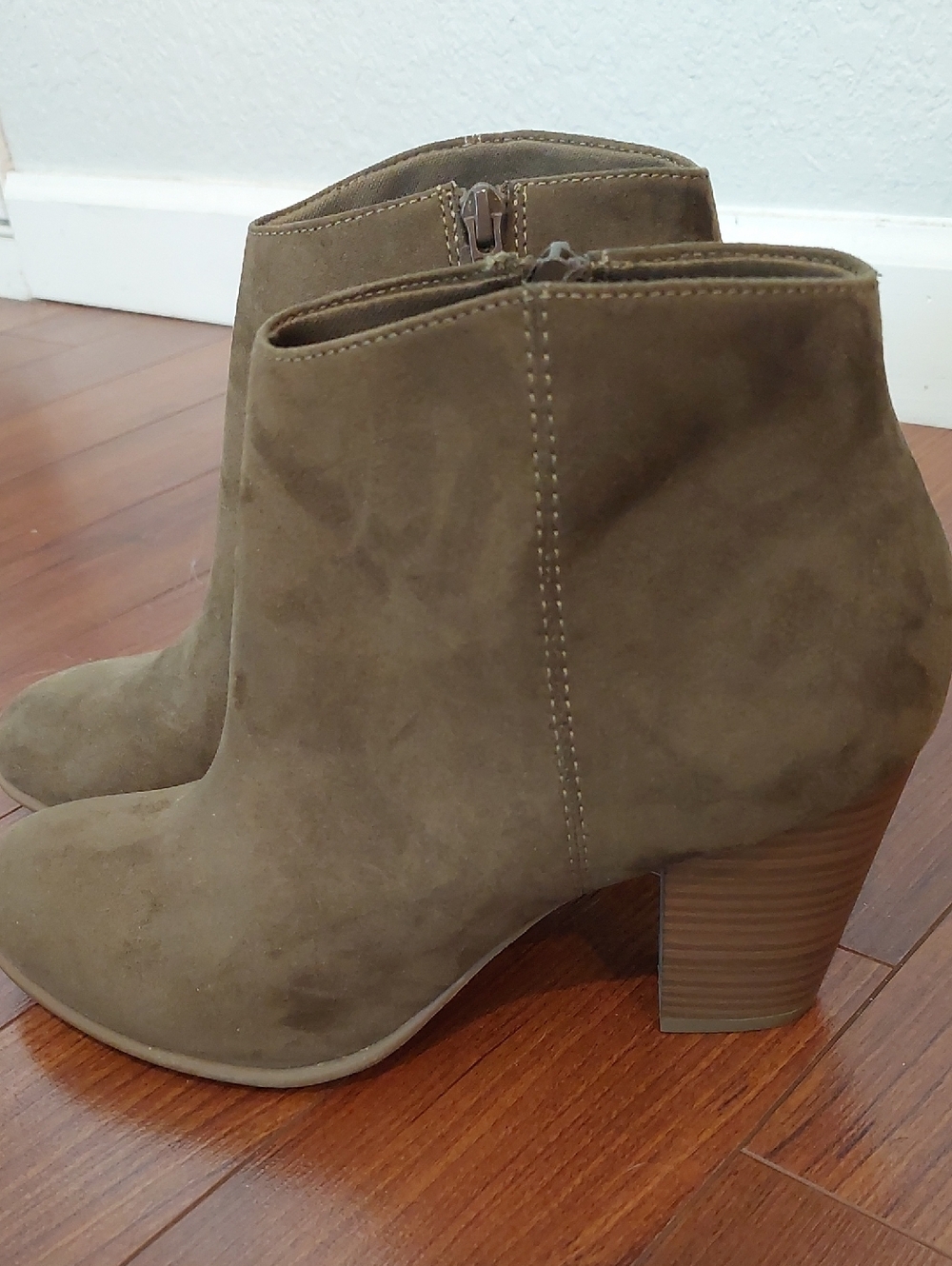 Old Navy Olive Green Ankle Boots 9